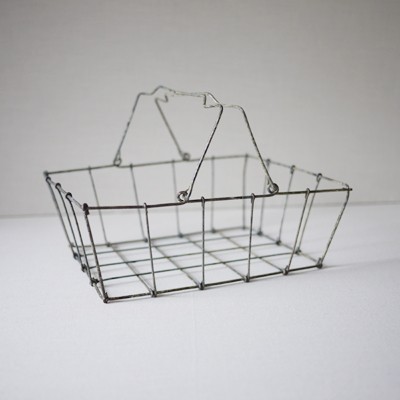 Small Grocery Wire Basket (1 LEFT)
